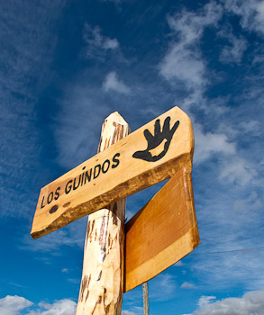 Calles pavimentadas merecen nuevos letreros / New street signs for newly paved streets